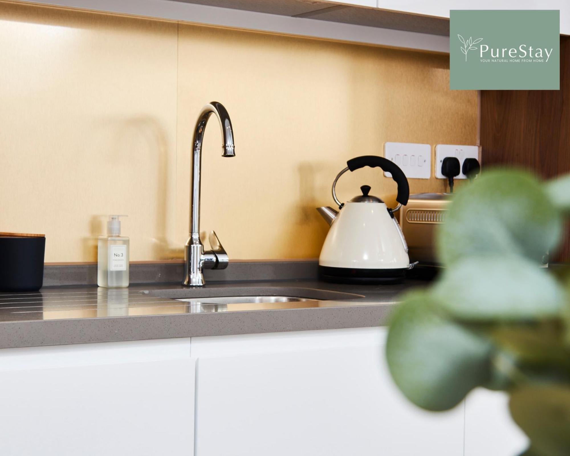Stunning 5 Bed Manchester House With Parking By Purestay Short Lets & Serviced Accommodation Ngoại thất bức ảnh
